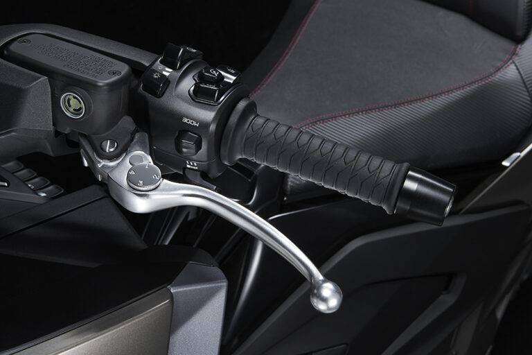 KYMCO-AK-550-PREMIUM-1