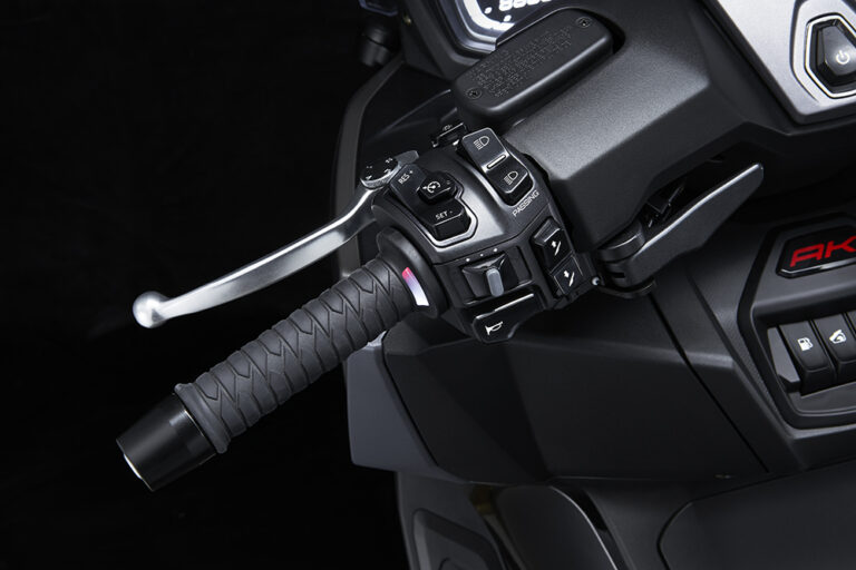 KYMCO-AK-550-PREMIUM-23