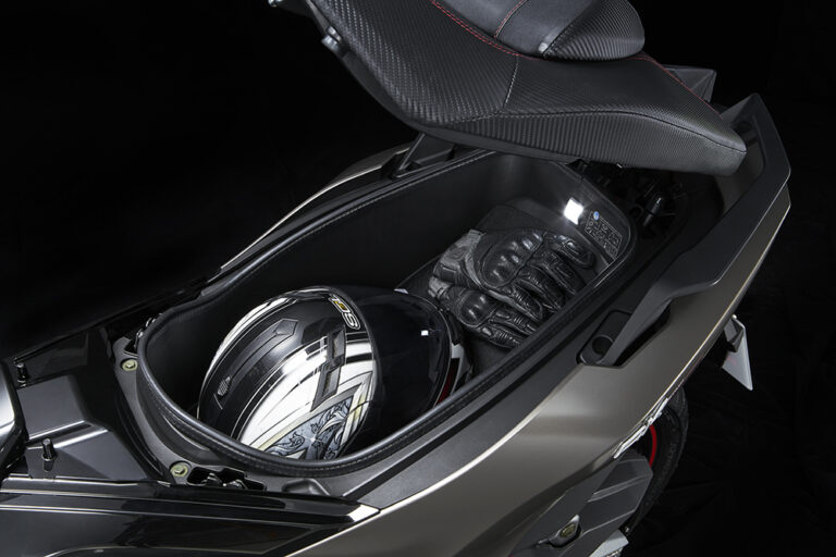 KYMCO-AK-550-PREMIUM-31